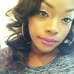 Meet your Posher, Ronae